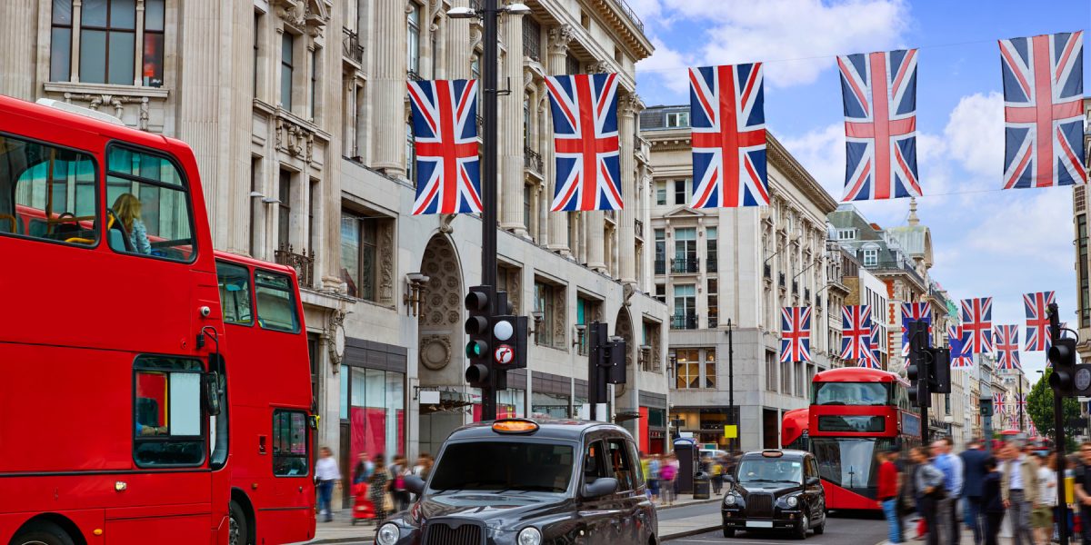 Marea Britanie relaxează regulile bancare: Pericol de repetare a crizei din 2008