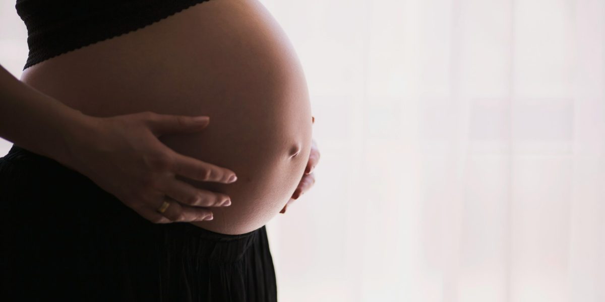Însărcinatele, drept la însoțitor în sala de nașteri: Schimbări la orizont