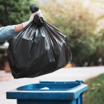 Alertă în județul Bacău: 65 de localități, sufocate de gunoi după ce nu e cine să-l ridice
