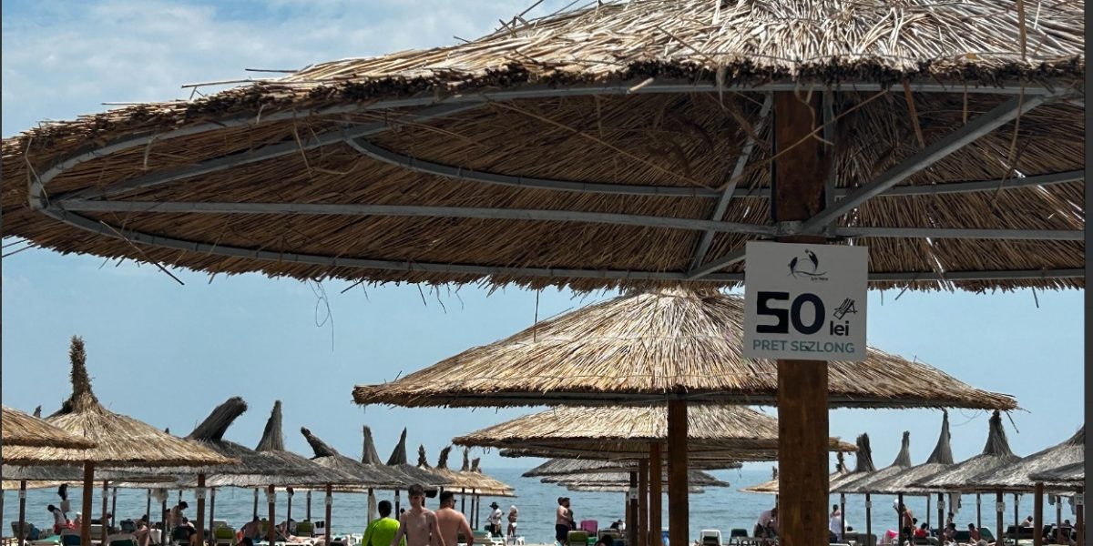 Grecia dă șah supraturismului: Interzice șezlongurile pe plaje