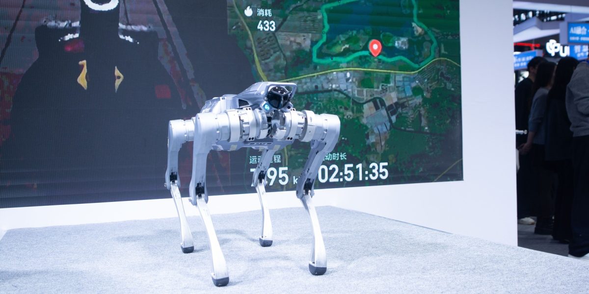 Robocâinele de pază, spion chinezesc: A raportat totul despre proprietar