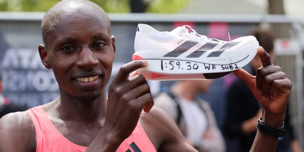 Atletul care a spart bariera de 2 ore la maraton, cu ajutorul unor ghete