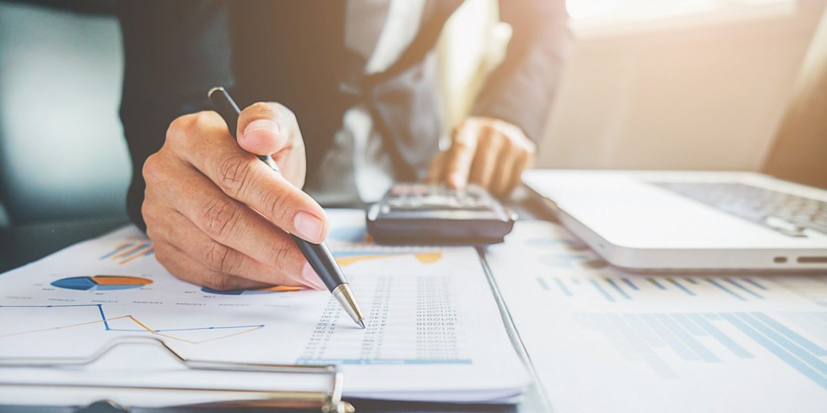 România scapă de criza bugetară fără austeritate? Da, dar cu taxe noi! 3 scenarii