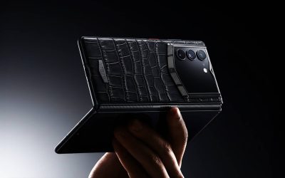 Vertu revine: Telefonul pentru ștabi, pliabil cu AI, costă cât o mașină