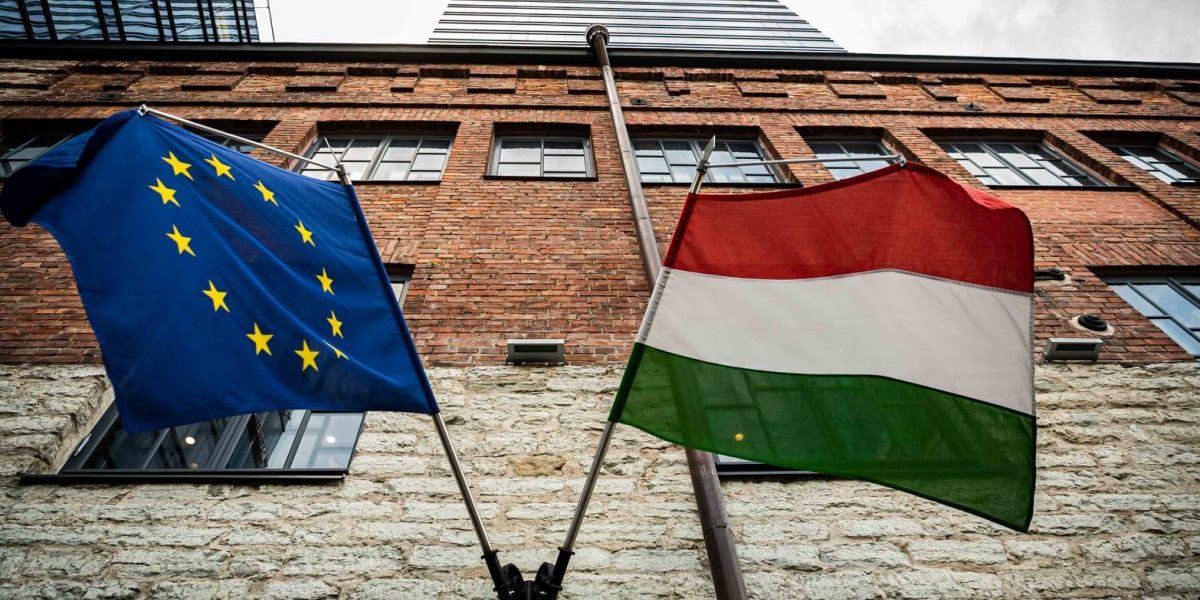 Comisarul european vine la Budapesta: Negocieri cu noul guvern pe tema statului de drept