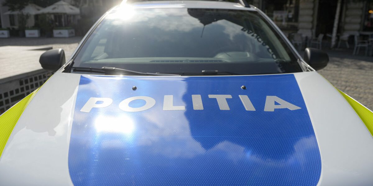 Agent de pază bate livrator la ieșire din spital
