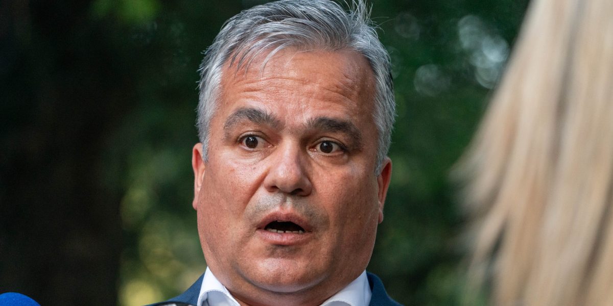 Veștea copiază Grindeanu: Închide Facebook-ul din motive suspecte