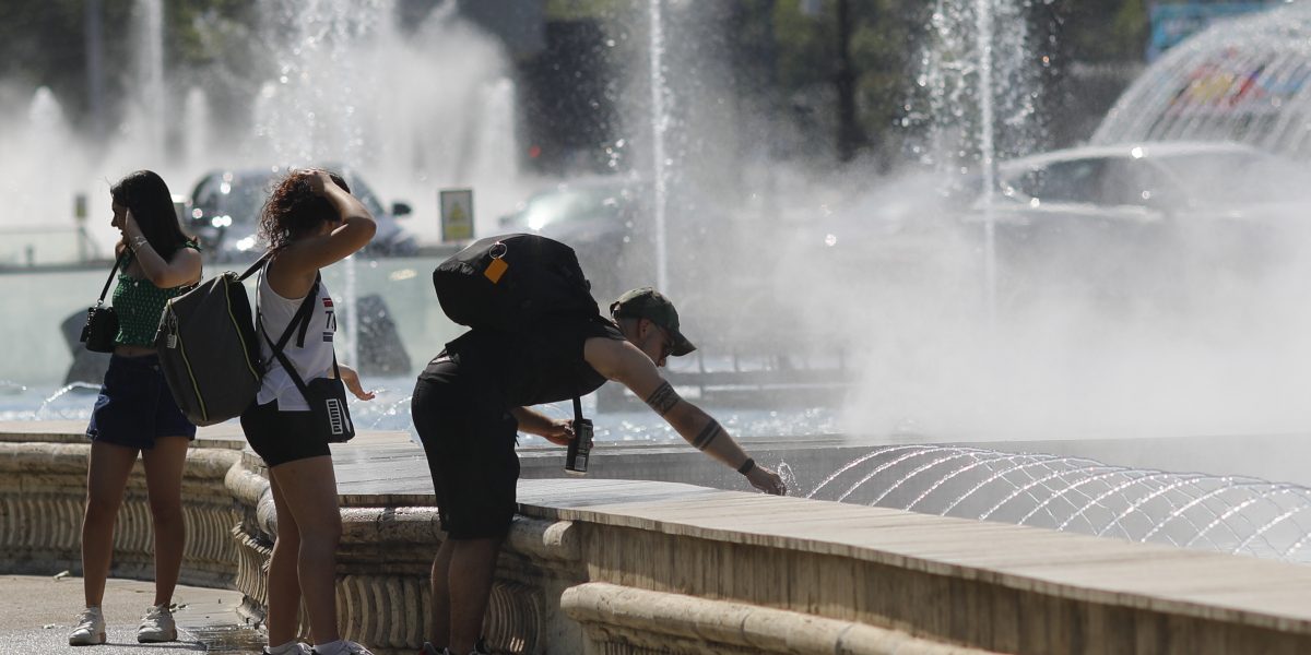 Codul roșu de temperaturi extreme a fost extins de ANM. Alerte de vijelii puternice intră în vigoare în câteva ore