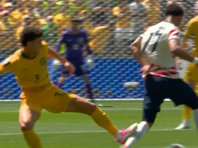 un nou fault dur la Cupa Mondială! Decizia arbitrului, după ce argentinianul a scăpat nedepsit