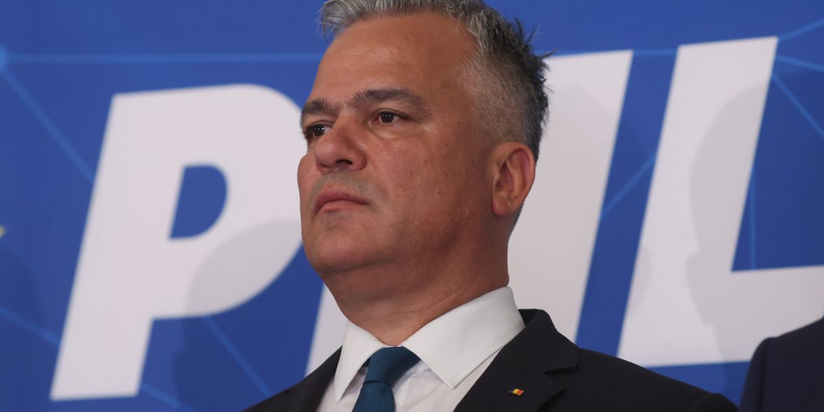 Veștea, „Funcția bate gradul”. Criza politică zguduită