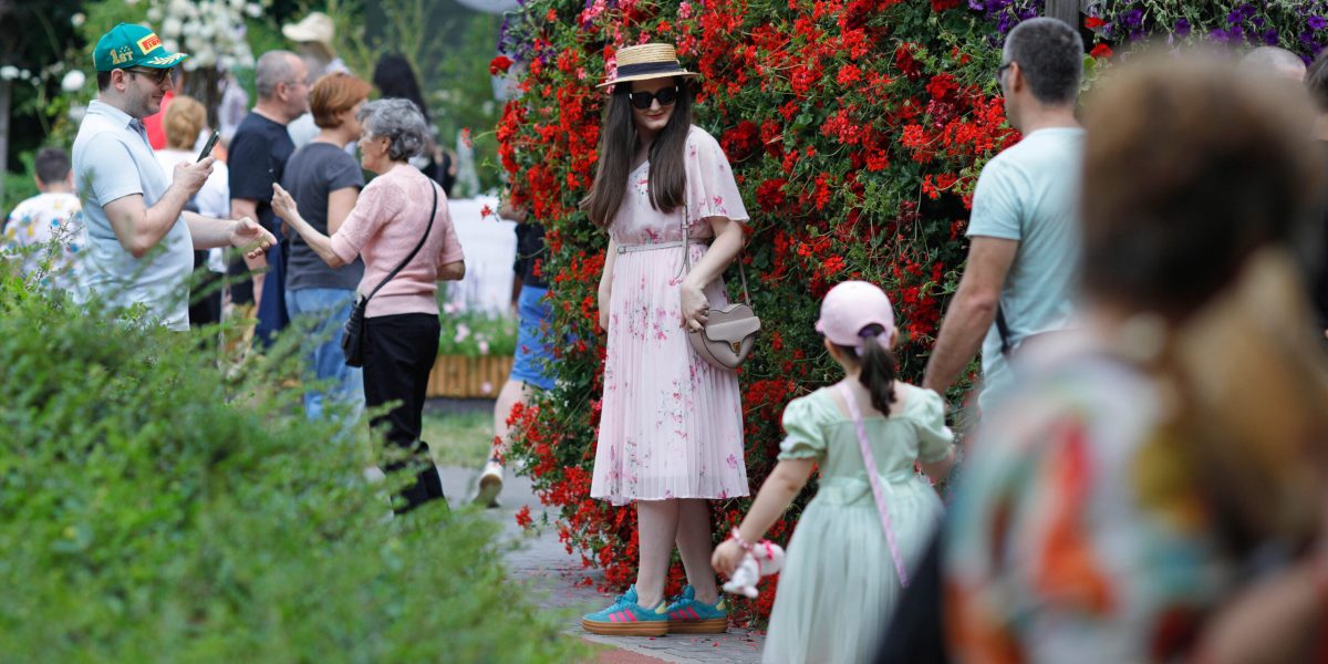 Flori în Drumul Taberei: 300.000 la West Side Flower Fest