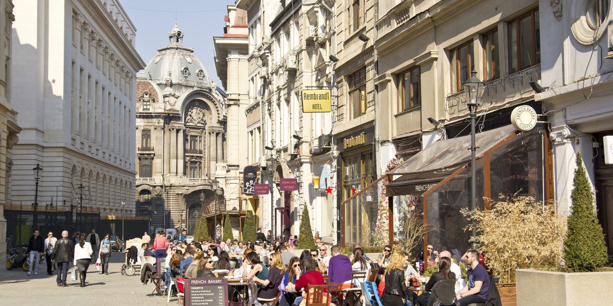 București: Terase cu reguli noi, trotuare libere, muzică interzisă noaptea