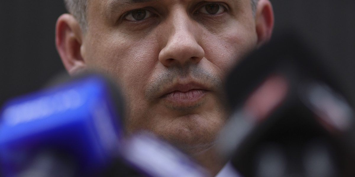 Tomac caută voturi pentru guvernare în Parlament