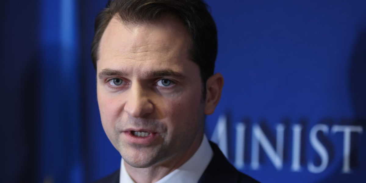 Burduja acuză PSD, USR: Joc politic ieftin blochează Guvernul