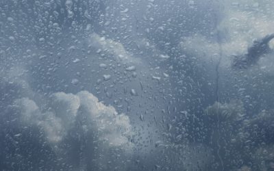 Viitură și grindină: Bărbat salvat de helicoper în Dâmbovița, Prahova sub grindină
