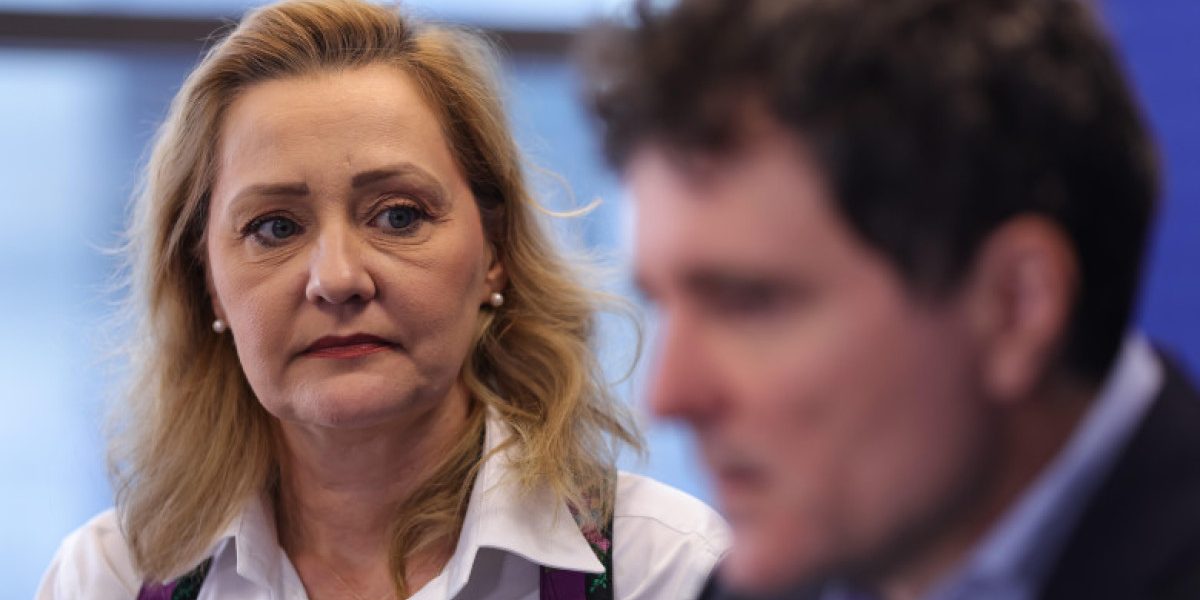 Lasconi îl provoacă pe Nicușor Dan: Greșești și ieși la vorba?