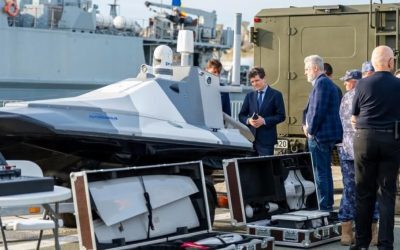 Nicuşor Dan la Constanţa: Discuţii pe loc, lângă epava dronei
