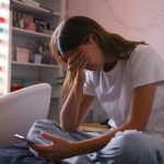 Adolescenți la risc: Orele pe social media care duc la depresie