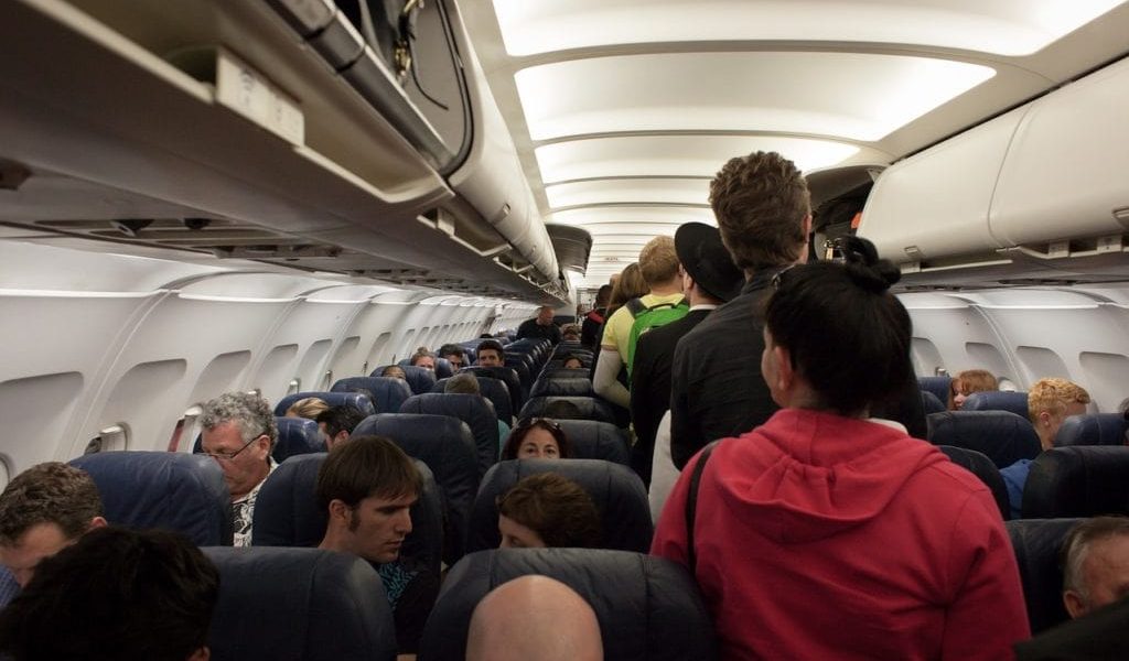 Compensări avion: UE menține între 250-600 euro la întârzieri
