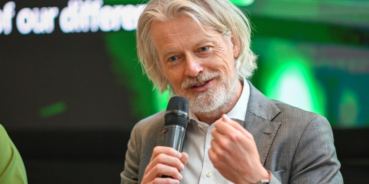 IT: Investitor străin unește două firme românești, lansează sute de joburi