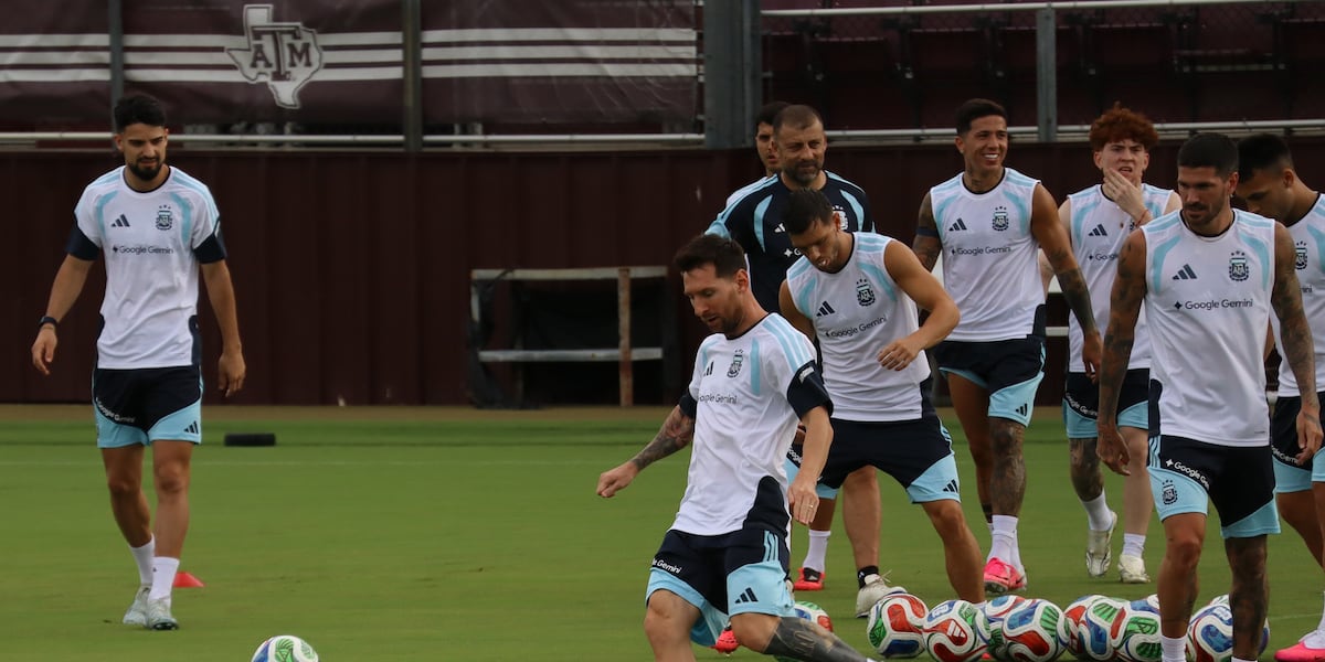 Messi în scenă pe Kyle Field?