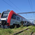 Trenurile noi, albe ca neaua, pălesc în soare la București