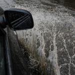 Buzău: Aluviuni blochează drum național