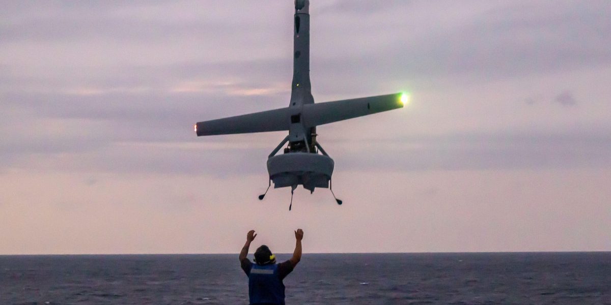 Femeie militară, rănită grav la mână de dronă V-BAT. Anchetă Reuters