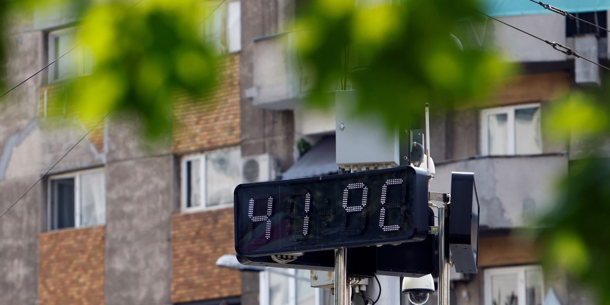 Caniculă Extinsă: ANM Alertează cu Cod Roșu, Radarul Furtunilor