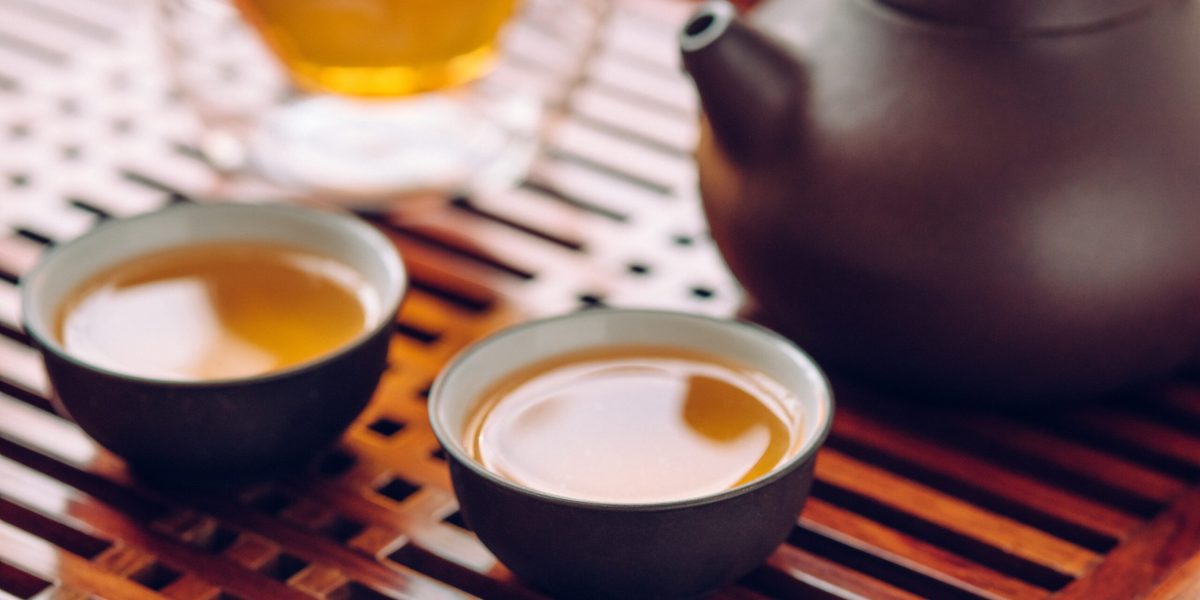 China: Ceaiul și limbajul secret din două degete bătute