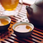 China: Ceaiul și limbajul secret din două degete bătute