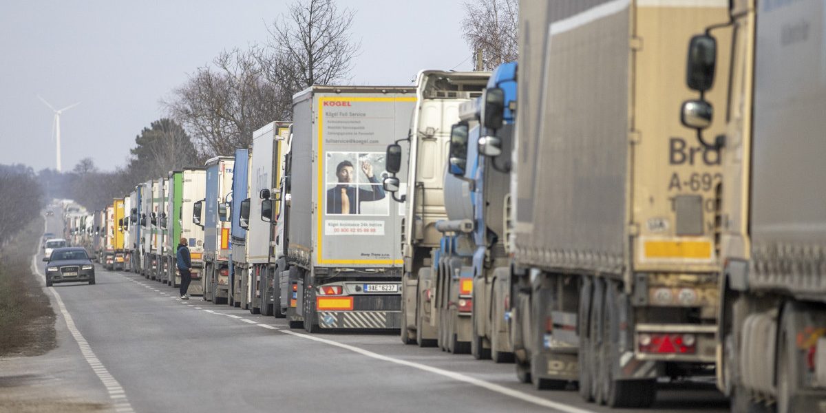 Vamile blocate: Grevă de avertisment a angajaților, acuze de pierdere drepturi