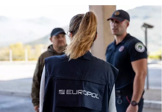 Peste 400.000 de mafioți activează în Europa