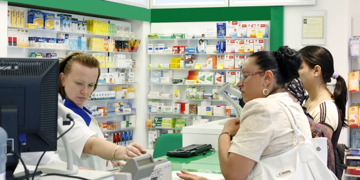 Sănătatea: Farmaciile și drogheriile scapă de dosar, se autorizează online