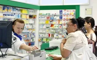 Sănătatea: Farmaciile și drogheriile scapă de dosar, se autorizează online