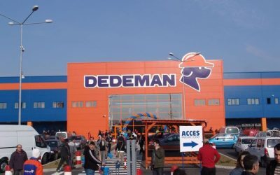 Frații Pavăl (Dedeman) pun la încărcat mașinile electrice