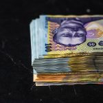 Românii, mai săraci: 4 din 10 au venituri mai mici