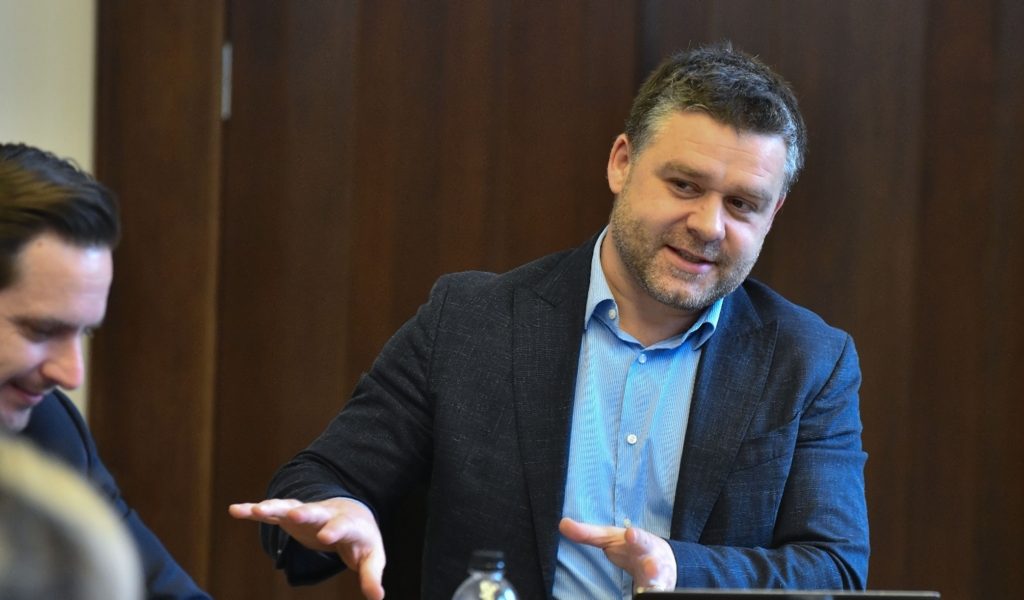 Ciucu refuză confruntarea PNL: Primarul sfidează partidul în ziua votului pentru Veștea