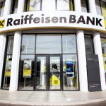 Raiffeisen Bank atacă în instanță decizia Consiliului