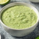 Sos usturoi verde: Rețetă rapidă, aromă intensă