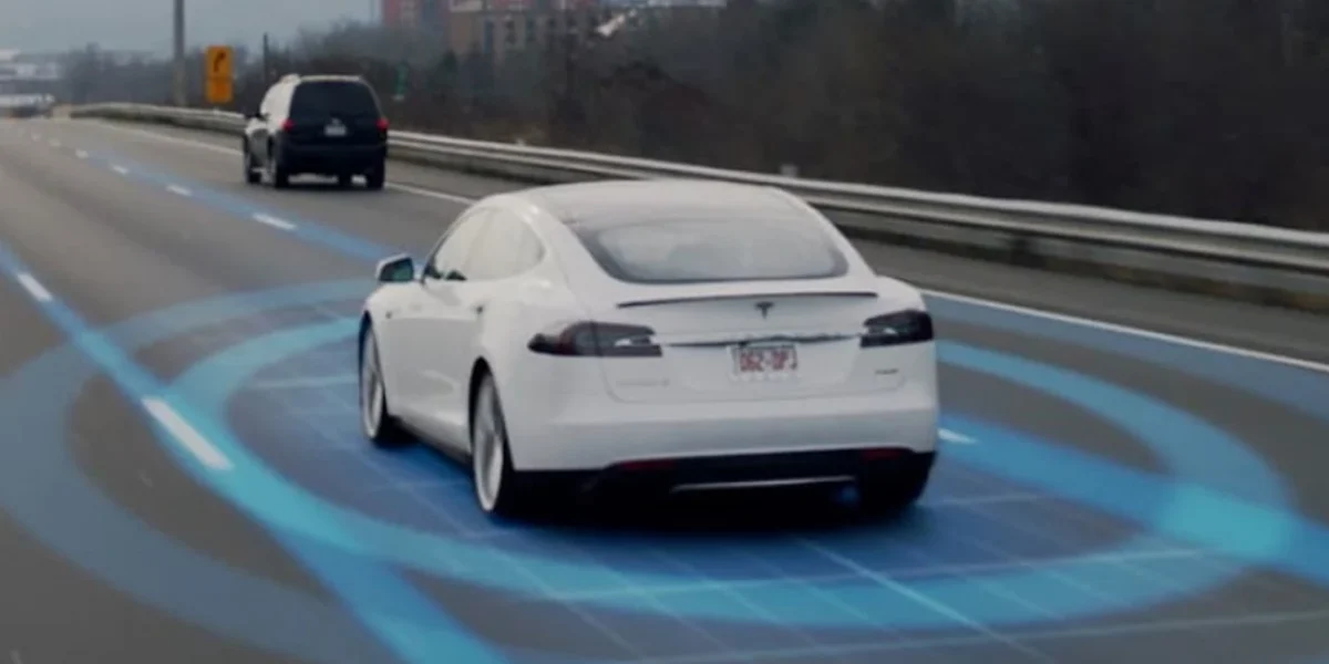 Tesla, acuzată că a umflat datele despre autopilot în Europa