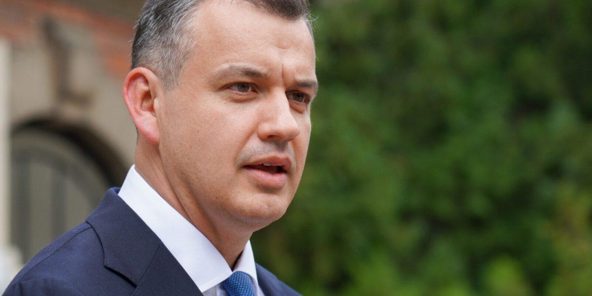 Politică: De la vorbe la soluții, gata cu scandalul