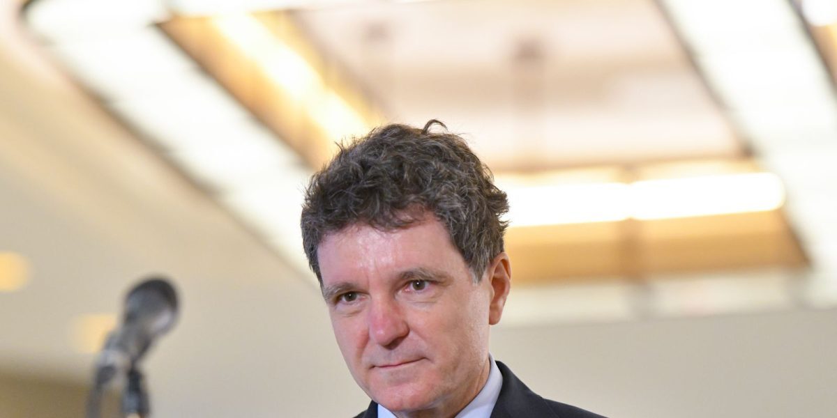 Magistrați noi: 172 judecători, 96 procurori în funcție