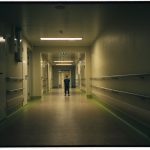 Copil dus la morgă, găsit în viață în camera frigorifică, după mai multe ore. ”O eroare umană sau un eșec al procedurilor”