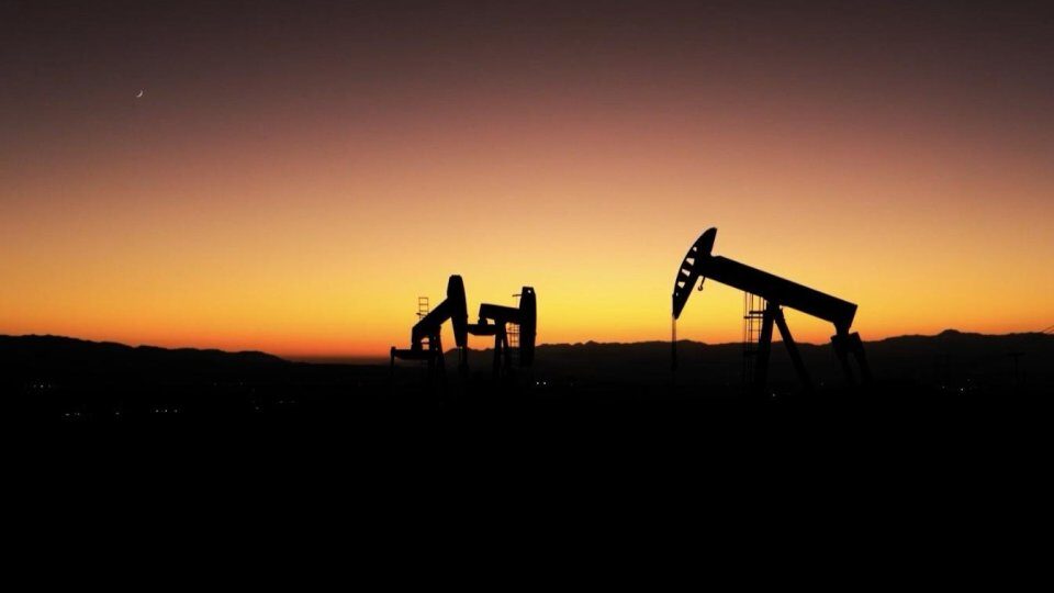 OPEC+ aprobă o nouă creștere a producției de petrol, pe măsură ce exporturile prin Strâmtoarea Ormuz încep să își revină