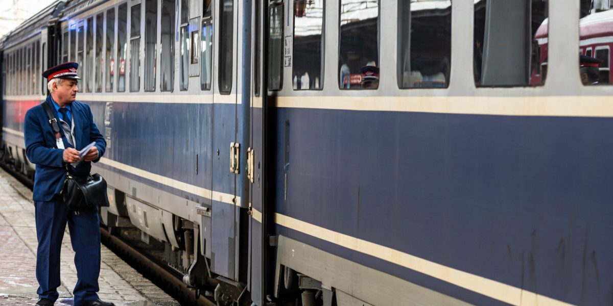 Trenuri blocate pe ruta București-Brașov. Noi întârzieri CFR