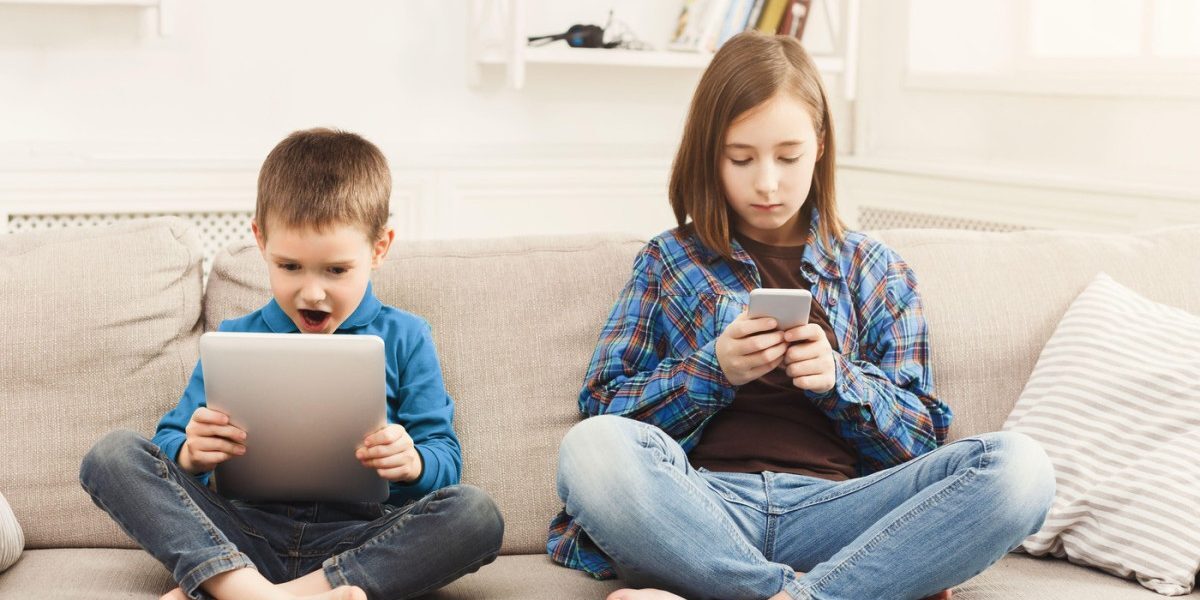UE impune restricții pentru copiii sub 13 ani pe rețelele sociale