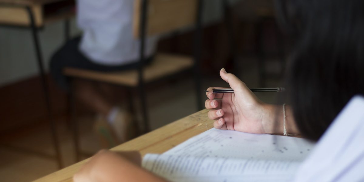 Bac 2026: Examenul de matematică a „scăpat” online. Cât de grele au fost subiectele