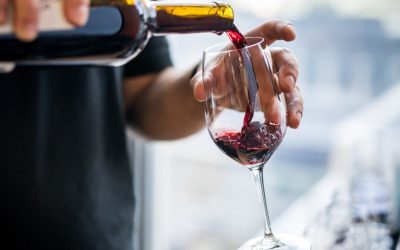Vinul roșu, aliatul inimi? Noul studiu riscă/beneficii