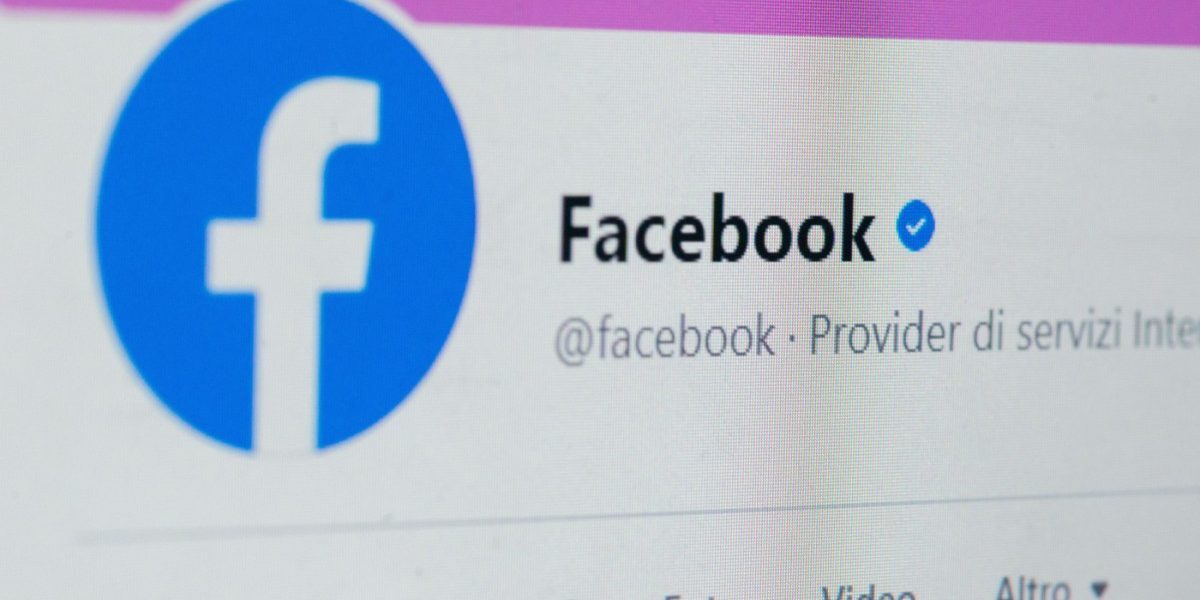 Facebook, picat pe desktop duminică dimineața